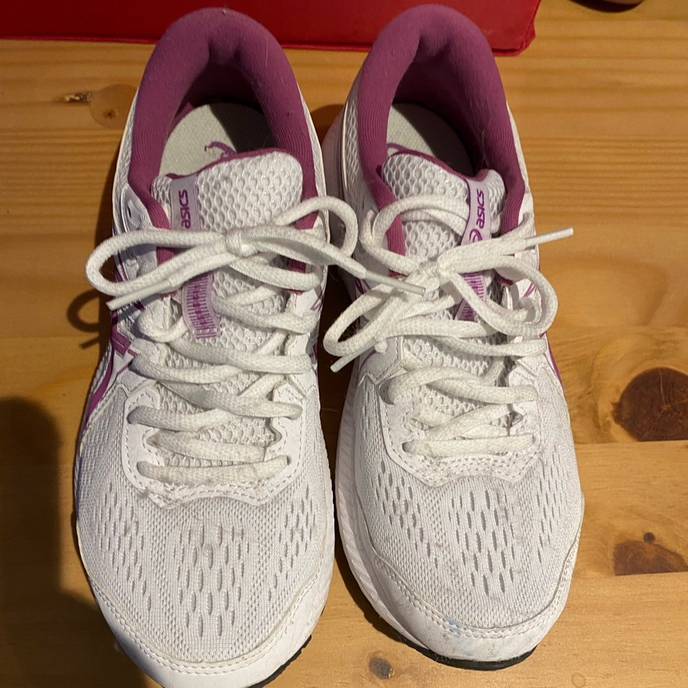 Women’s size 8.5 Asics with memory foam